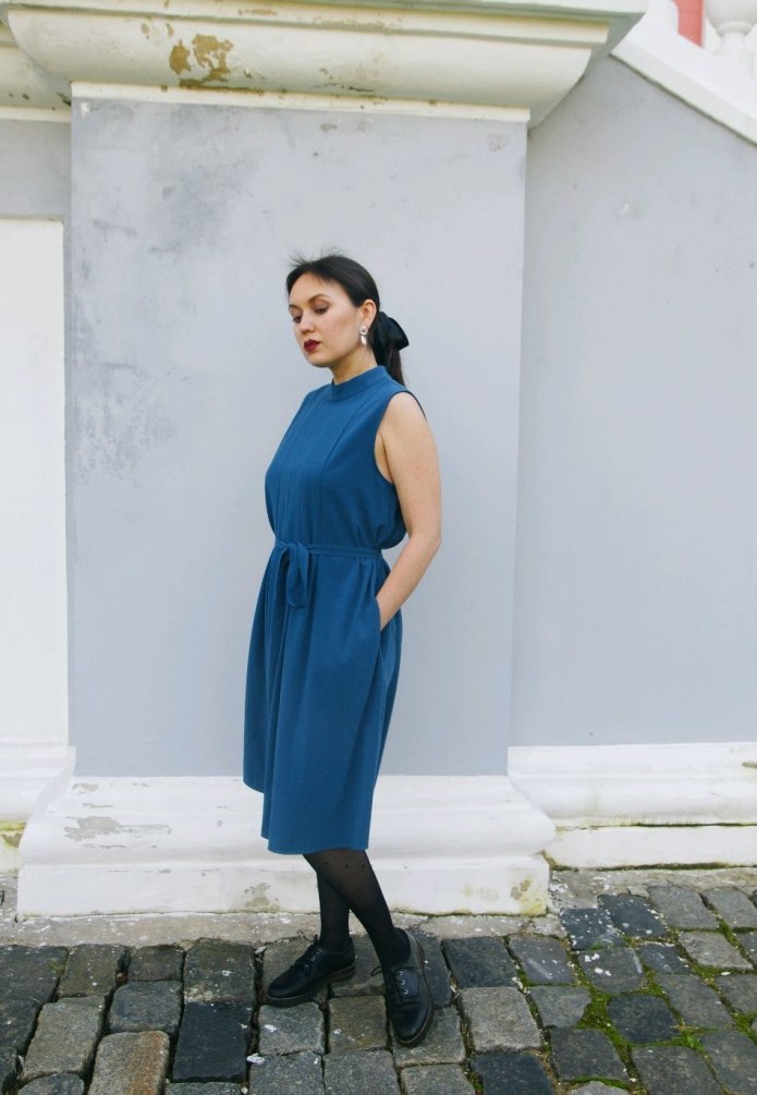 Платье Uniqlo бежевое