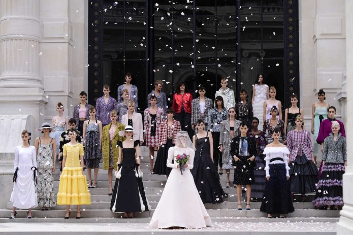 Модный показ осенней коллекции Kids Fashion week