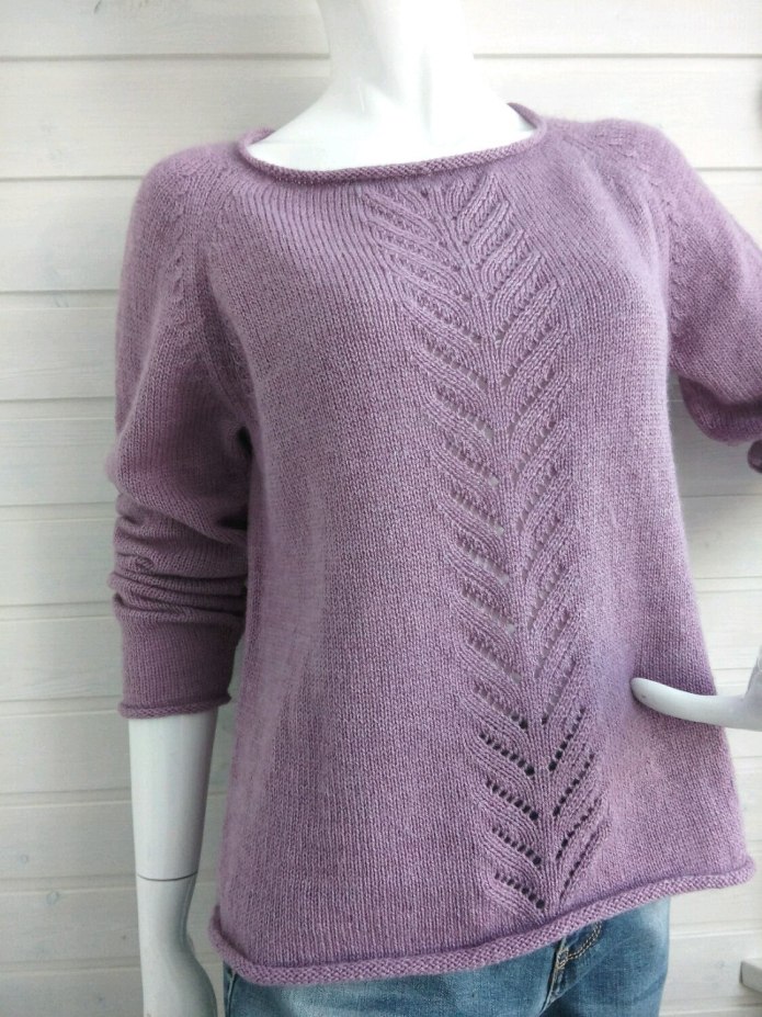 Свитер розовый с горами