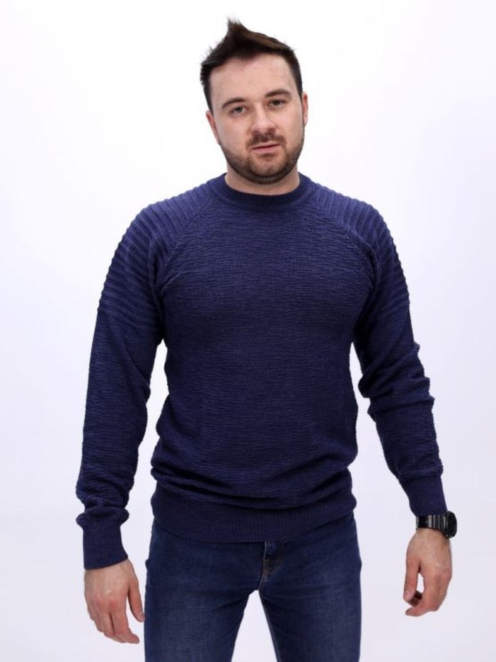 Вязаный свитер мужской