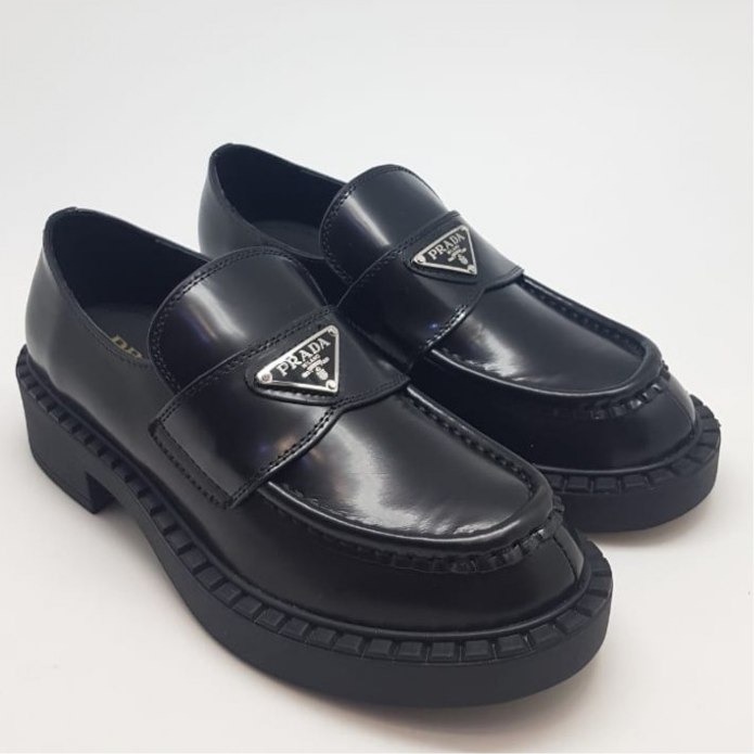 Босоножки Prada кожаные