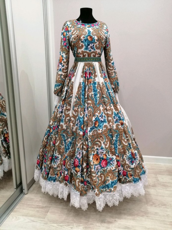 Синее бальное платье