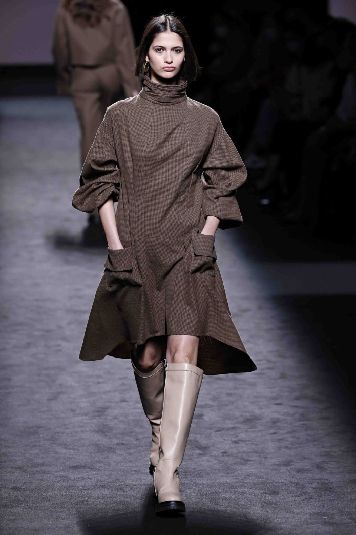 Moschino неделя моды в Милане осень зима 2022 2023