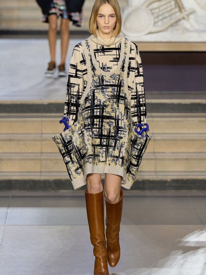 Fendi Fall 2022 Fashion show details