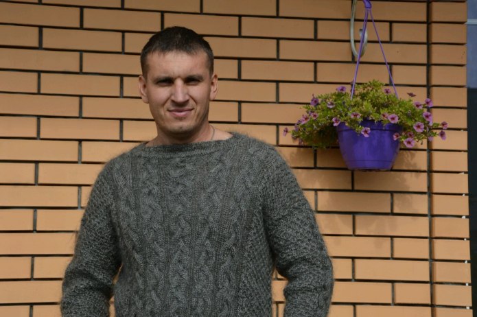 Мужской свитер