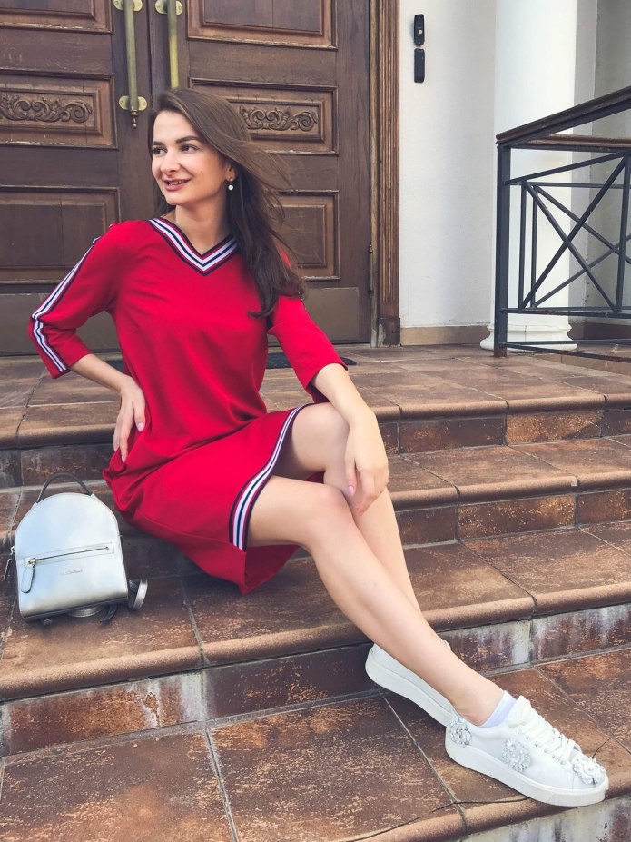 Модные спортивные платья
