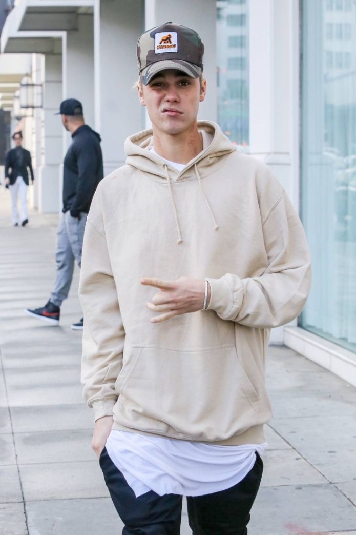 Justin Бибер 2021 в худи
