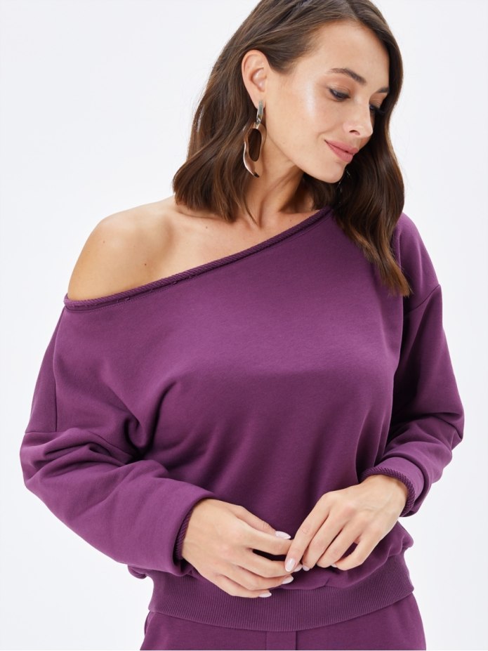 Свитер с горловиной женский