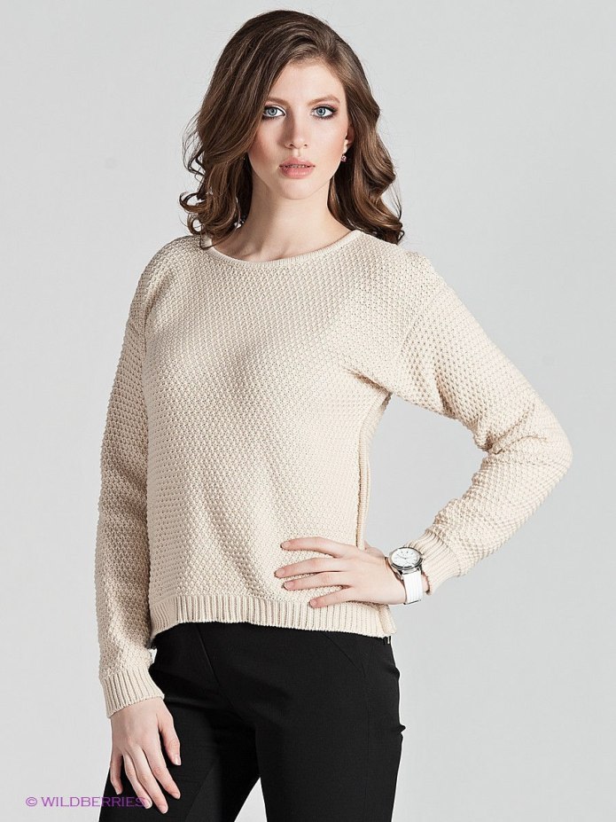 Свитер с горлом женский