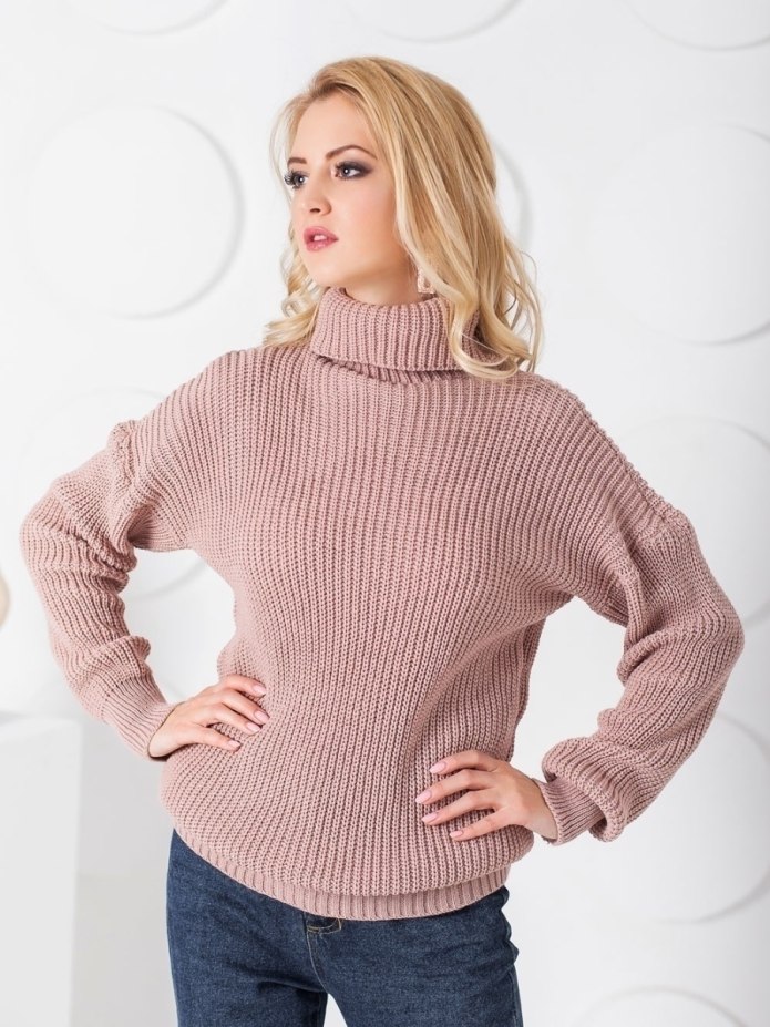 Свитер лицевой гладью