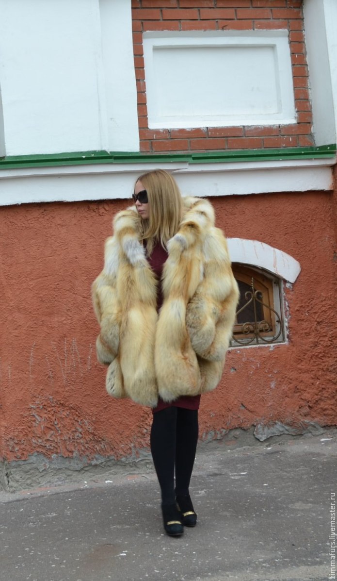 In Fox fur Coat