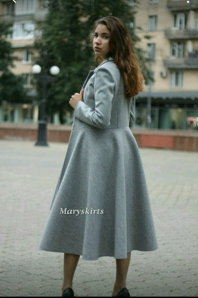 Пальто женское расклешенное