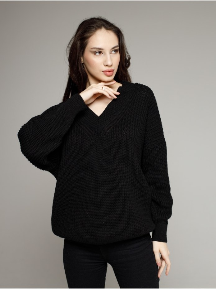 Кофта с вырезом