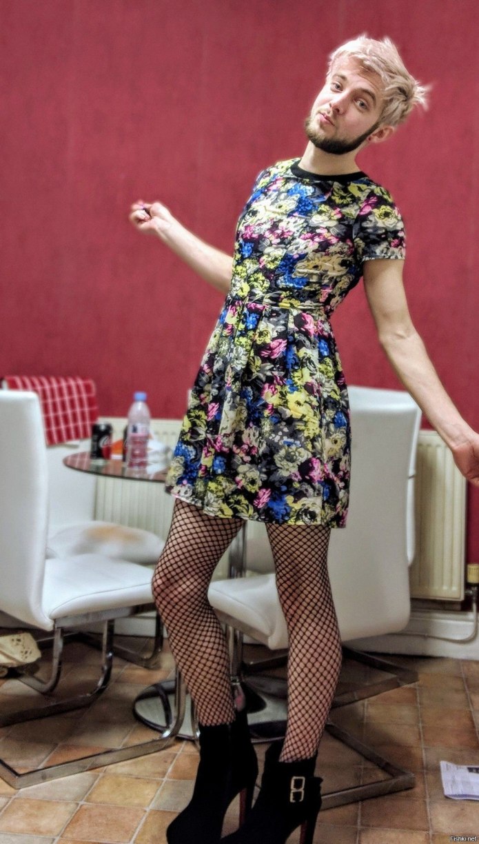 Билли Портер в платье от Christian Siriano