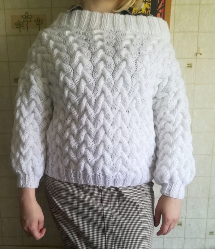 Свитер женский