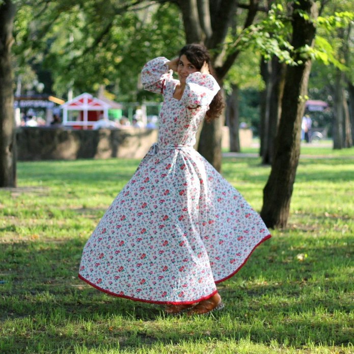 Черное платье полусолнце