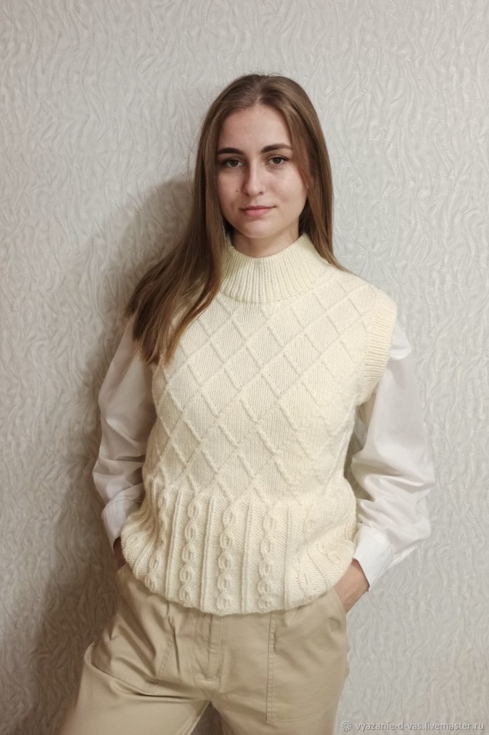 Свитер без рукавов женский