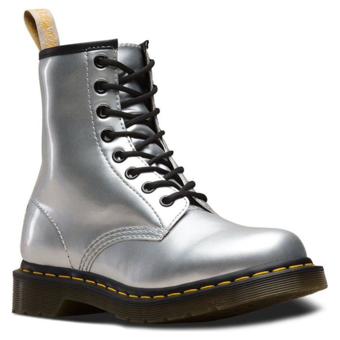 Dr Martens черные с желтыми шнурками