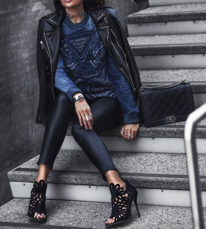 Кожанка с поясом guess