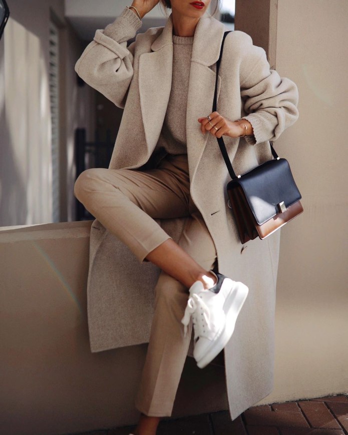 Sasha Simon lolariostyle