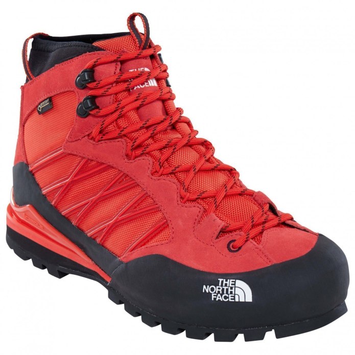 Треккинговые ботинки the North face