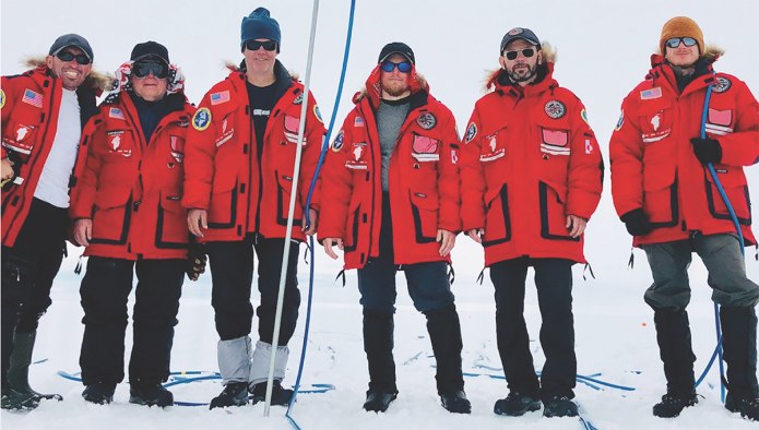 Пуховик Canada Goose Snow Mantra Parka