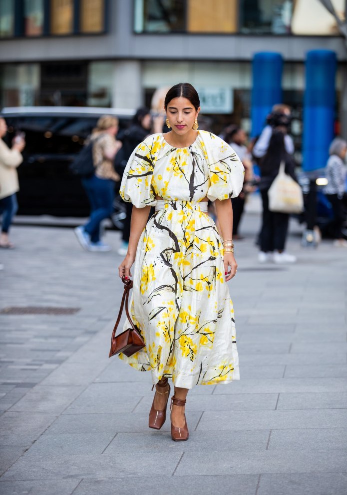 Платье с объемными рукавами Street Style