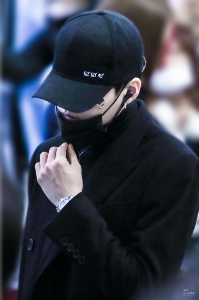 BTS Шуга в кепке