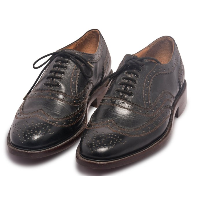 Ботинки модели Wingtip