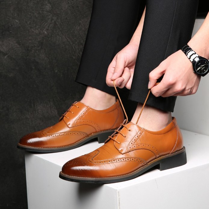 Merkmak 2022 Classical men Dress Flat Shoes Luxury men's Business Oxfords Casual Shoe Black / Brown/ Red Leather Derby Shoes