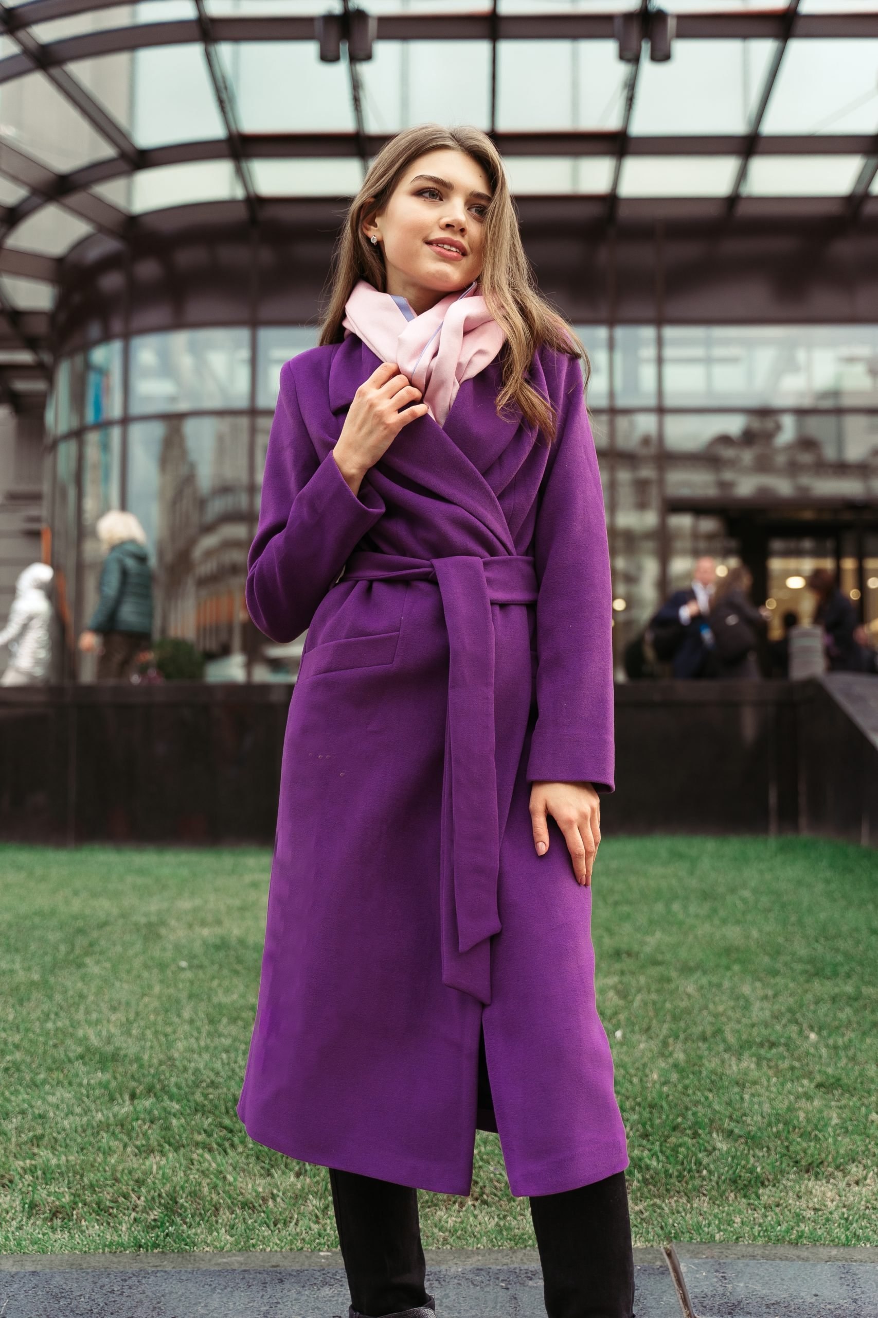 Анастасия Крашенева фиолетовое пальто