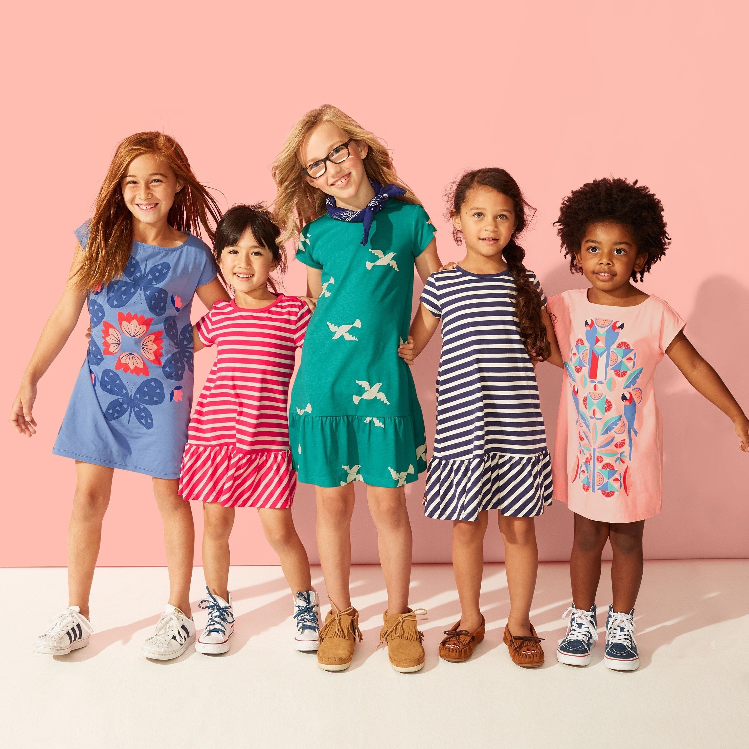 Кид одежда. Современная детская одежда. Коллекция детской одежды. Современная одежда для детей. Детская летняя одежда.