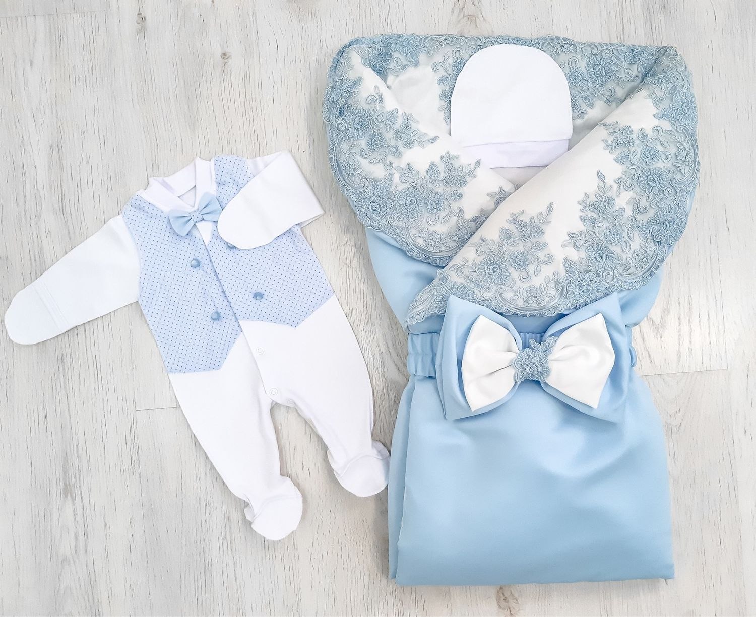 Одежда для новорожденных на выписку из роддома весной
