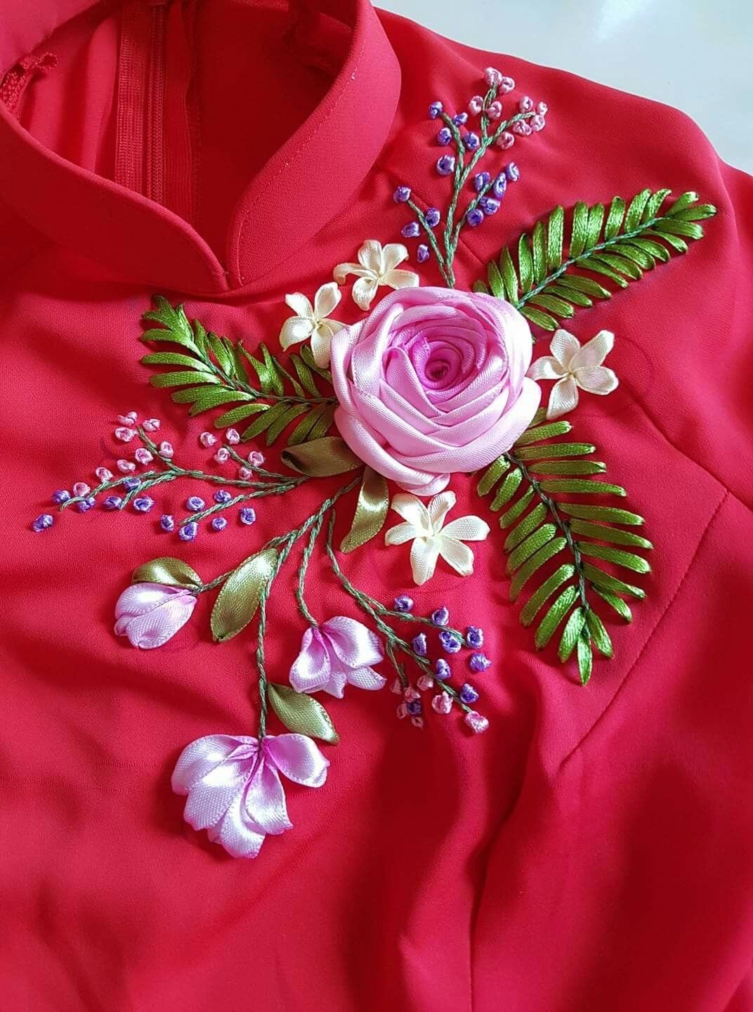 Вышивка лилиями на одежде