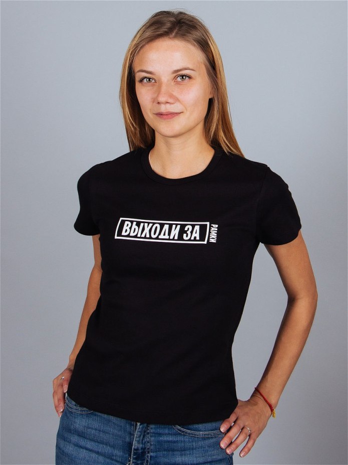 Надпись в рамке на футболке
