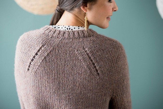 Пуловер женский дизайнер Sachiko Burgin Shifted Eyelet Yoke Sweater