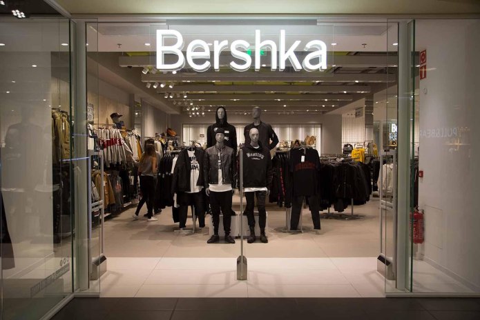 Бершка чёрный топ на брителях