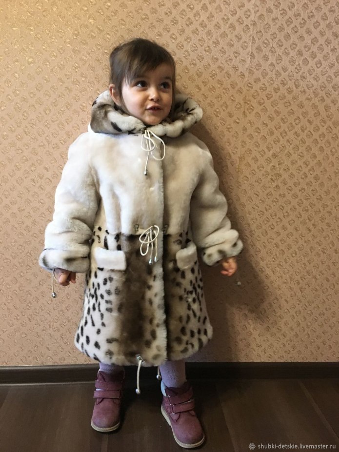 Зеленая шубка из Zara