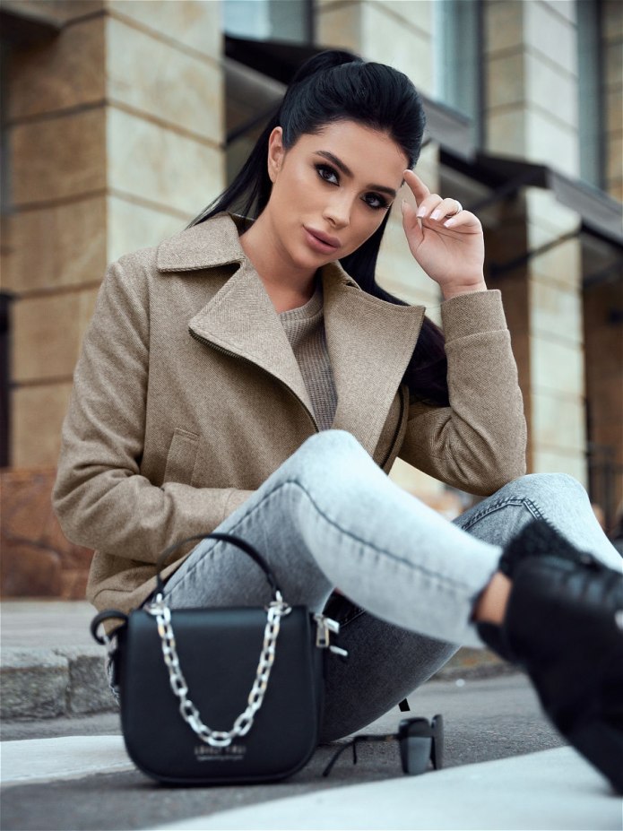 Косуха женская черная Stradivarius