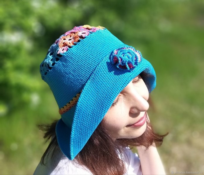 Вязаная летняя шляпа