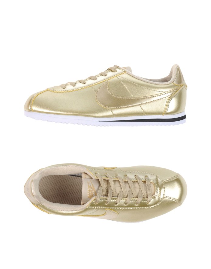 Золотые кроссовки Nike 2007 год модели