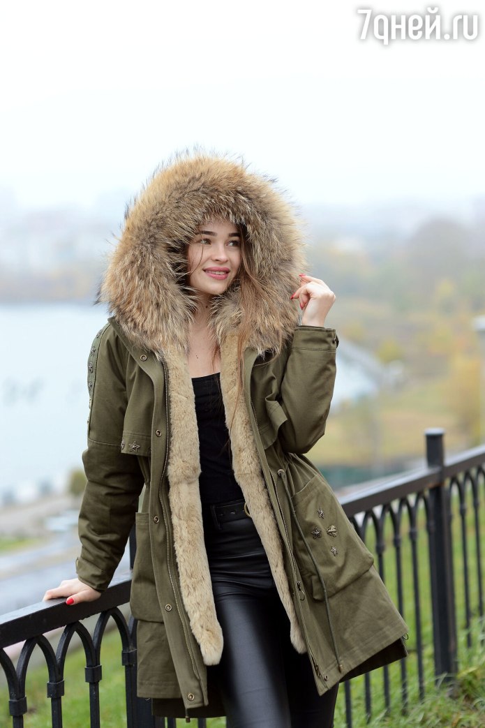 Парка с меховым капюшоном