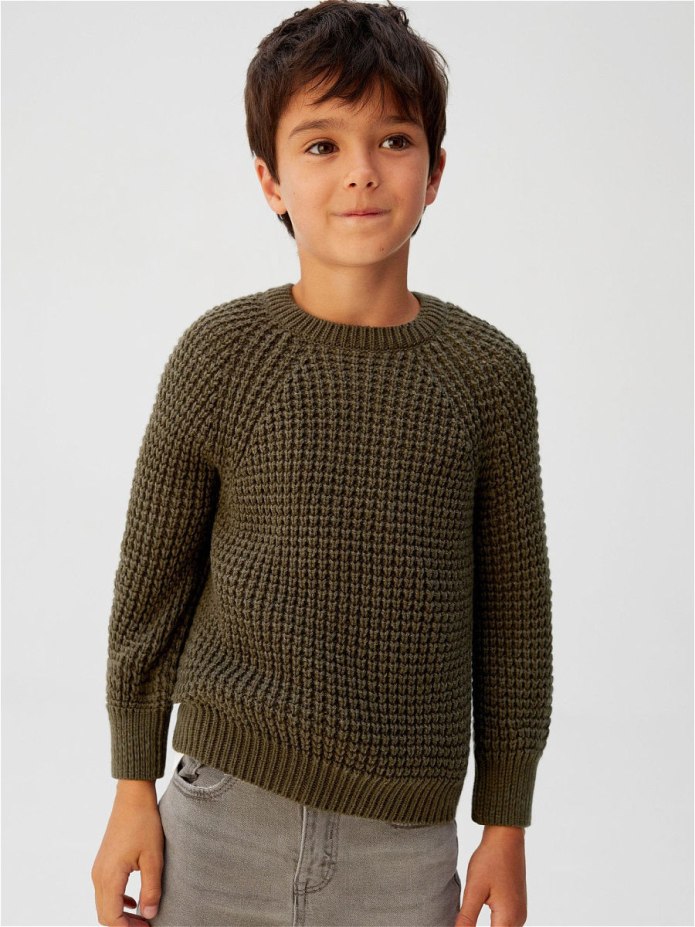 Вязаный свитер для мальчика с рисунком