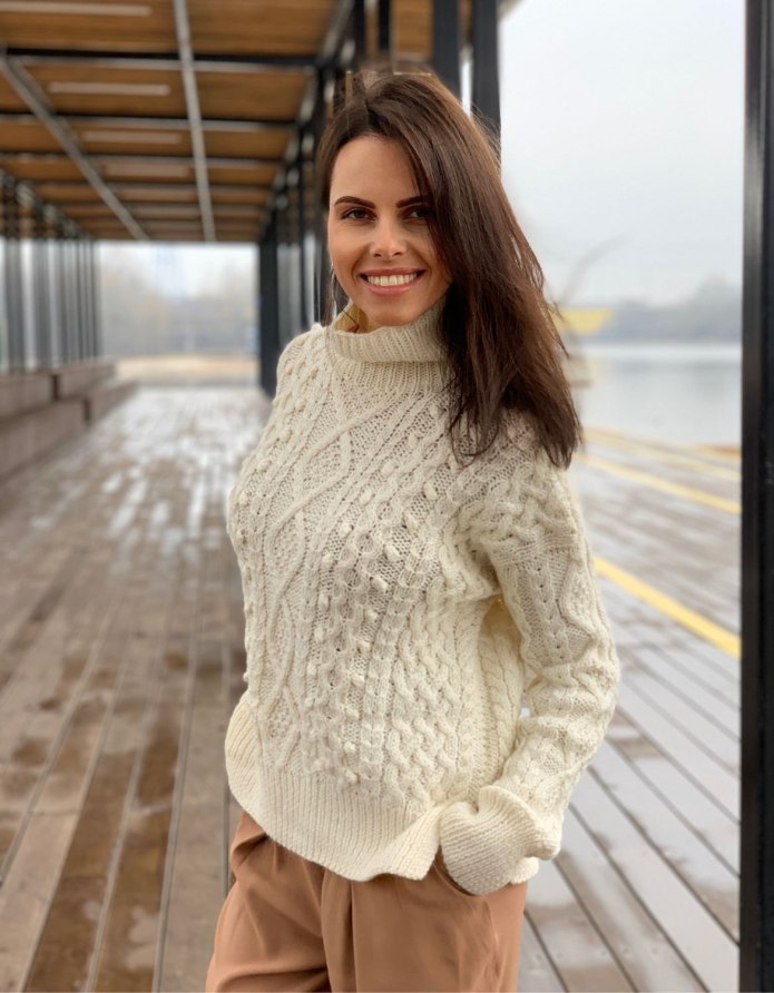 Джемпер с ажурными ромбами