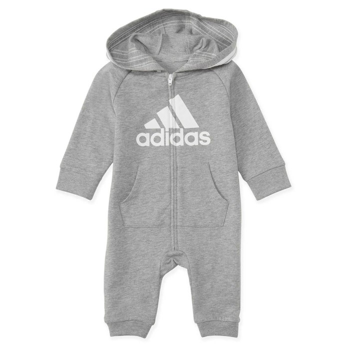 Костюмы adidas для всей семьи