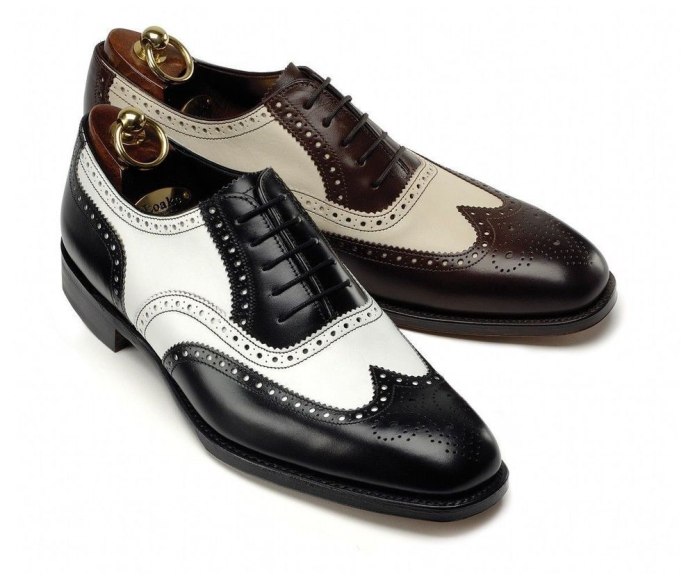 Classic Wingtip Shoes men