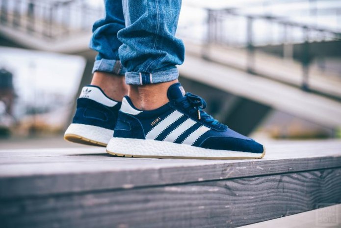 Adidas Iniki с джинсами