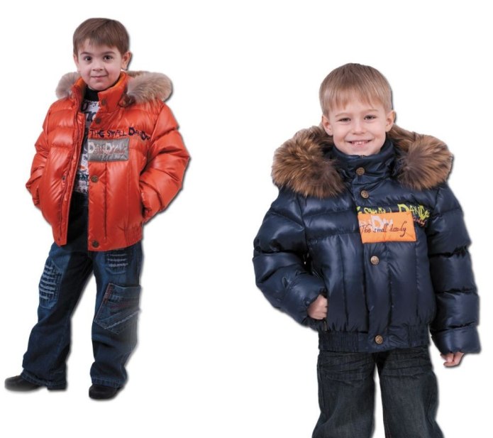 Одетые зимние куртки дети