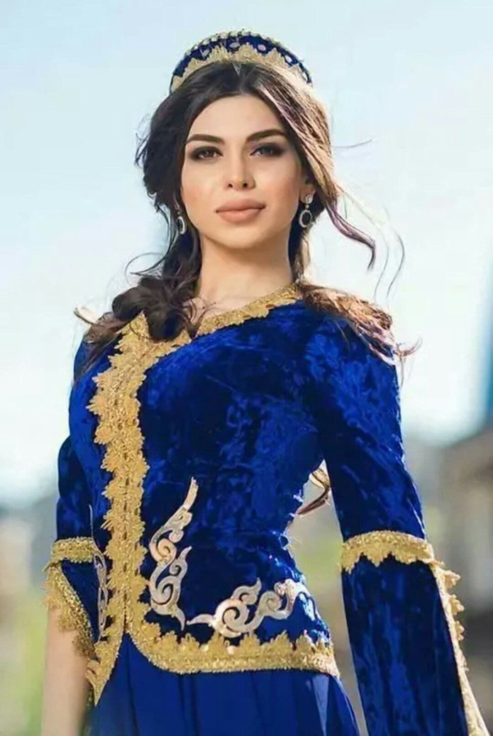 Народный национальный костюм Азербайджана