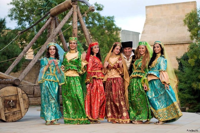 Азербайджан нац костюм